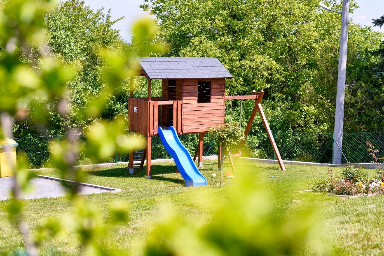 Cvetkova Hiza Sa Jacuzzijem Villa Tuheljske Toplice Kültér fotó