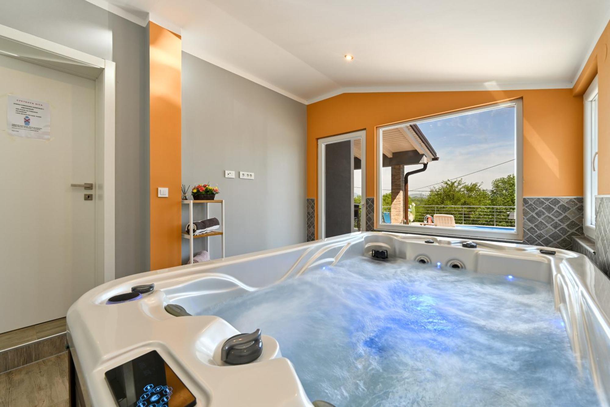 Cvetkova Hiza Sa Jacuzzijem Villa Tuheljske Toplice Kültér fotó