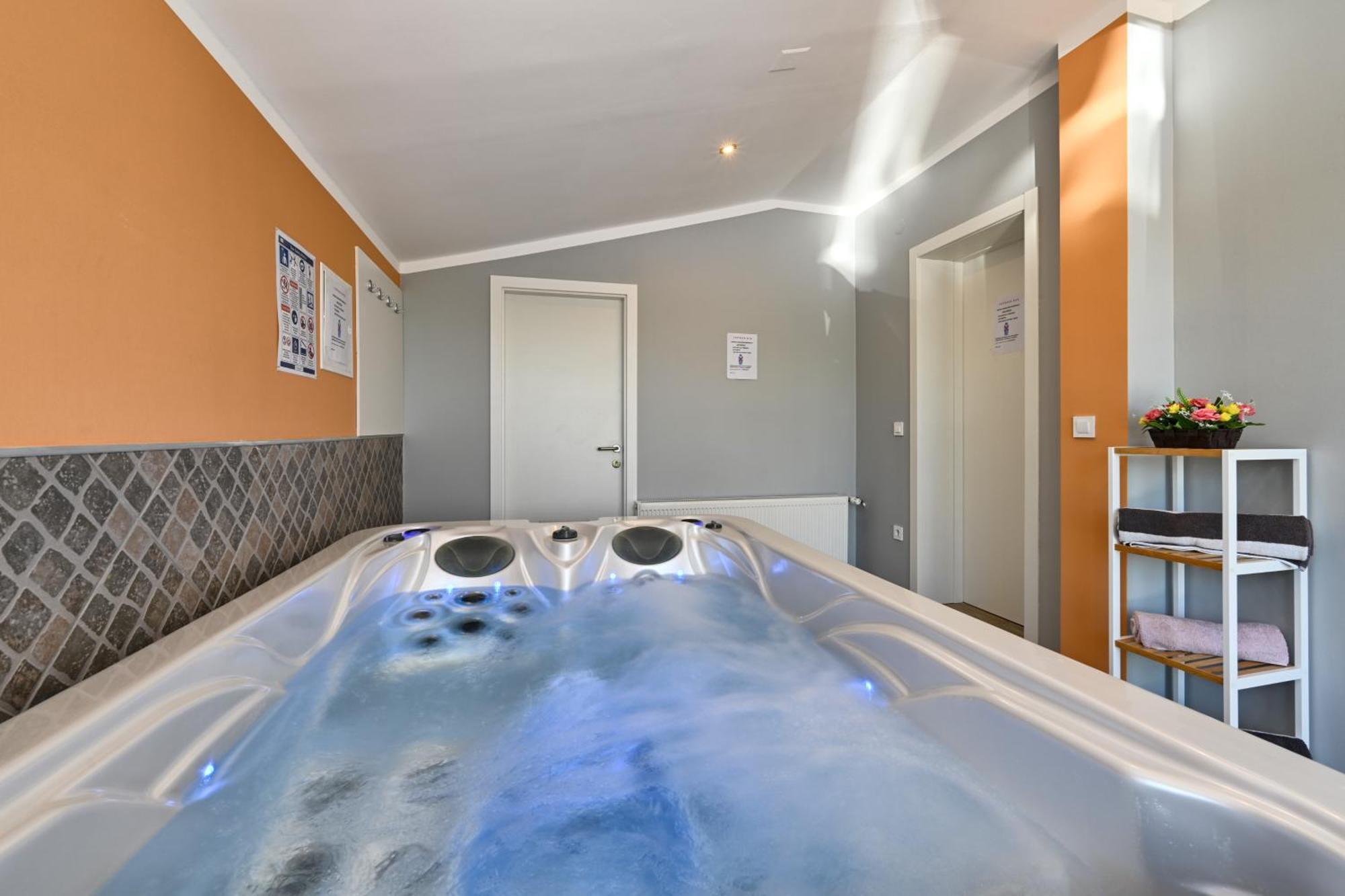 Cvetkova Hiza Sa Jacuzzijem Villa Tuheljske Toplice Kültér fotó