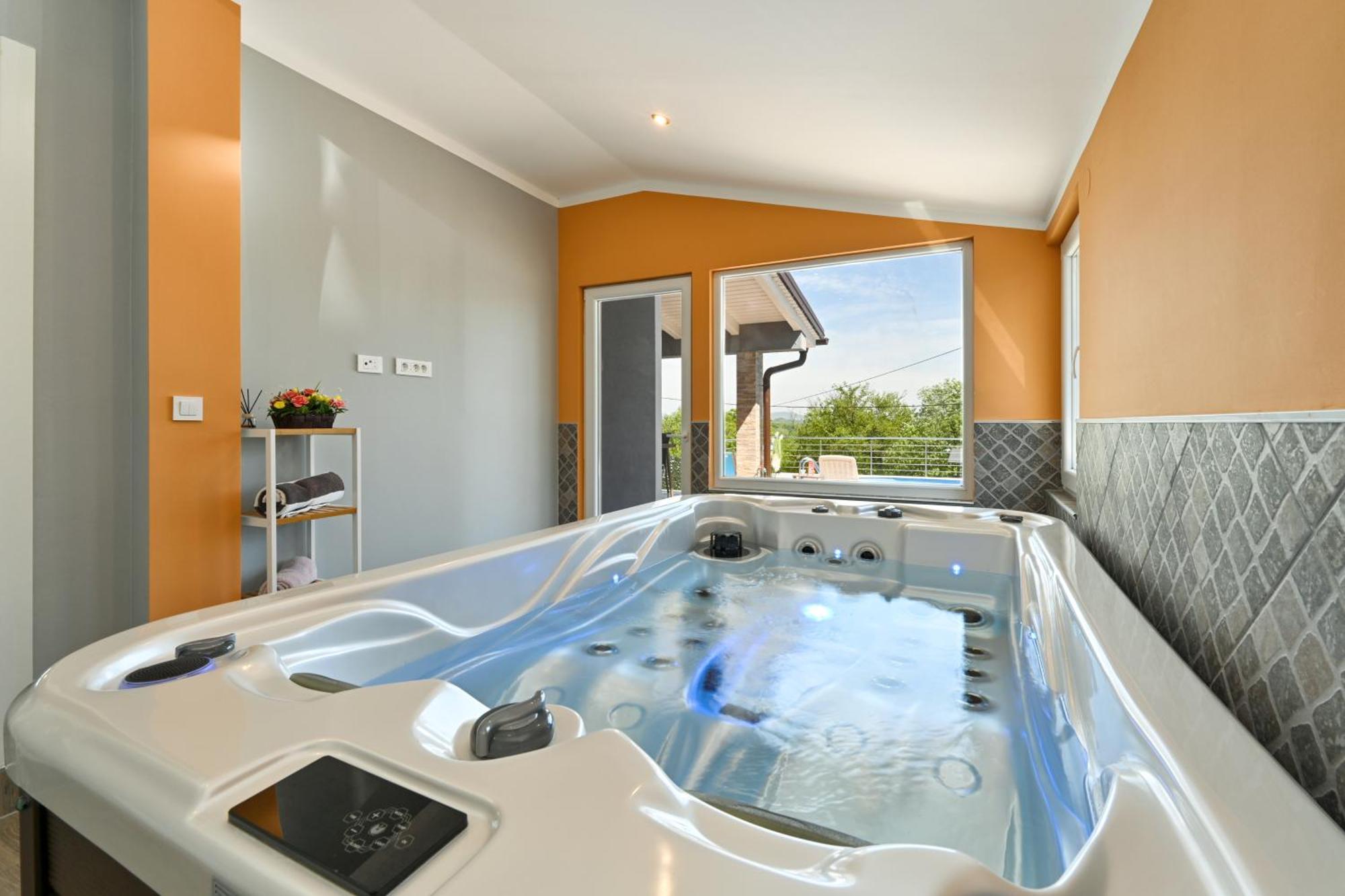 Cvetkova Hiza Sa Jacuzzijem Villa Tuheljske Toplice Kültér fotó