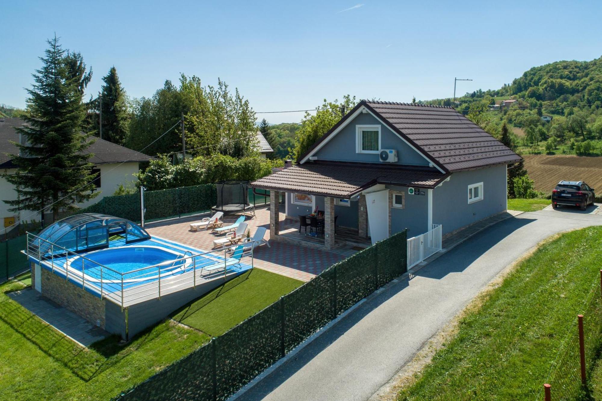 Cvetkova Hiza Sa Jacuzzijem Villa Tuheljske Toplice Kültér fotó